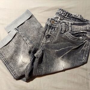 RUE 21 Distressed Black Faded Wash Jean Capri Size 9/10